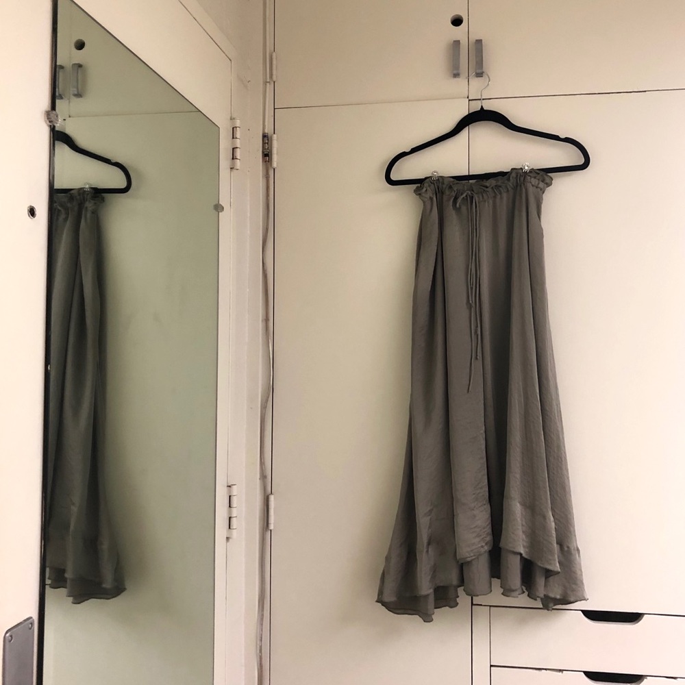 Zara silky green maxi skirt- xS